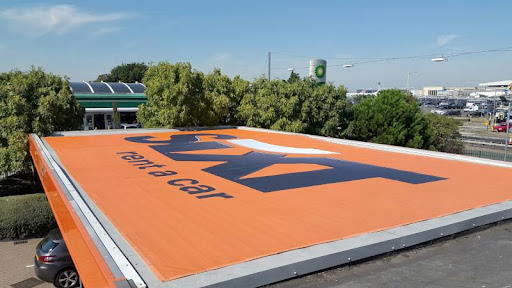 Use an unconventional canvas Who would have ever thought that something like a massive silo could be the perfect backdrop to showcase a brand? When Duval Asphalt needed to increase awareness of their brand, they incorporated large-scale graphics on silos that can be seen from far away and high above. One man’s silo is another man’s masterpiece! Lean into your brand personality Whether you’re wanting to revamp an existing space or start fresh like the Fresh Monkee Smoothie shop, accentuating your brand personality through custom signs and visual solutions can energise the space for your customers and differentiate it from competitors. “When you walk in, you really get the fun, clean energy and most of that is due to the graphics and everything that FASTSIGNS did,” shared Judy Flynn, Owner and Founder of Fresh Monkee Smoothie Shop. Create eye candy Aesthetically pleasing spaces not only have the power to look good but also make us feel better within them, inviting us to enjoy ourselves and stay awhile! Create a visual feast by incorporating wall murals that highlight a message or your brand personality. Inspiring change in people or influencing a purchase decision requires making sure visitors have a positive experience throughout the entire shopping process. Visuals are one of many ways to help energise or calm people within an environment. Additional tools that help complement visuals include selecting an ideal colour palette and incorporating the right type of lighting. Let your windows do the talkin’ Windows are just one of the many options for displaying your brand to the world, and many businesses and organisations don’t take advantage of these canvases. Whether you need to share leasing information, inspire museum-goers or pump up sports fans, windows offer a built-in platform to do that. And windows can even be “Instagrammable” conversation pieces that encourage customers, employees and the community to engage and share your brand in social posts! “There’s been an increase in unique window film applications that reduce environmental impact and offer a range from complete privacy to subtle embellishment. Frosted window film patterns are increasing in popularity, as well as custom designs made by printing on frosted or optically clear film,” said Brian Boehm, Sr. Director of Supply Chain and Technical Services at Propelled Brands. Trending materials include self-adhesive transparent fabrics that are environmentally friendly, offering a great alternative to PVC films, and providing subtle privacy during the day without blocking all light. There are even smart window options that provide instant privacy with the flip of a switch, and can transform any piece of glass into a display screen, whiteboard, or complete privacy option. Finally, mural-style window graphics are now appearing in environments such as restaurants, retail centres and offices. These are great for short-term promotions as well as abstract, decorative focal points. A competitive advantage According to the Chamber of Commerce, as many as 35% of the people passing by a business each day could become first-time customers based solely on the sign. Signs and custom visuals are indeed part of your advertising arsenal. During a slow economy, custom visuals can create a competitive advantage. In fact, businesses that have used these tactics during a recession had 256% higher sales than those that did not. According to the U.S. Small Business Administration, signage is the least expensive, yet most effective form of advertising available. No other form of advertising comes close to matching the efficiency and cost-effectiveness of on-premise signage and graphics. Improving your brand presence and visibility is a signal to people that your brand remains vital and strong.
